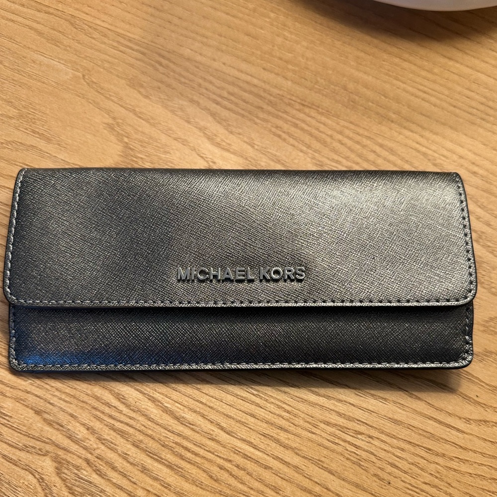 Michael Kors Jet Set Travel Saffiano Leather Carryall Wallet, NEW/NEVER USED